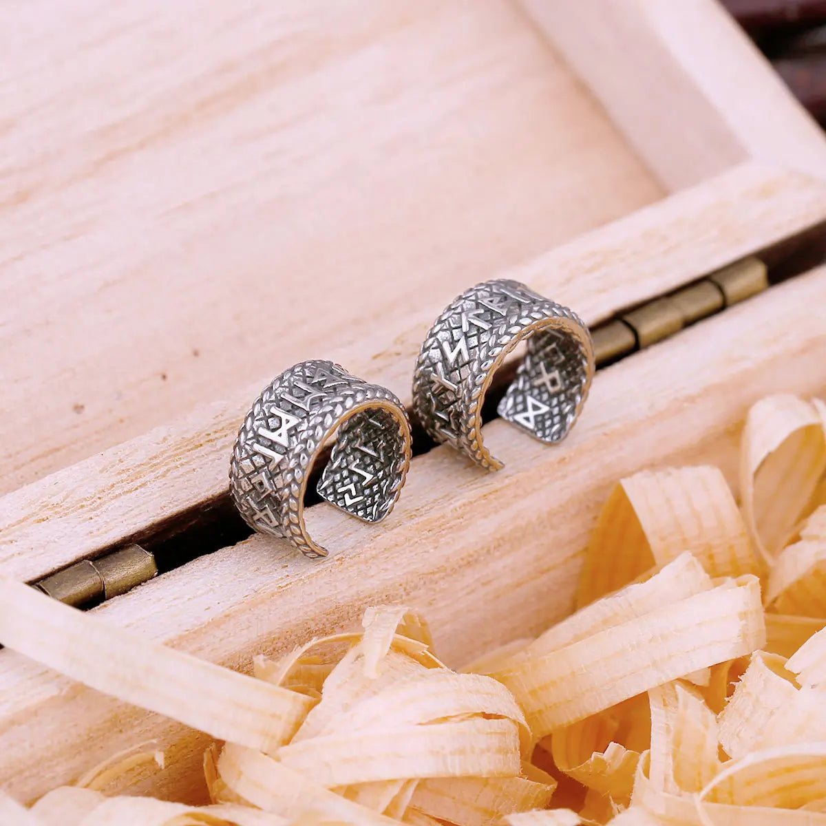 Brinco Viking Runa clipe 